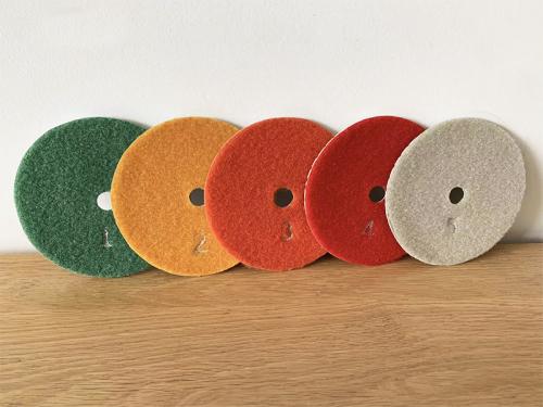 Dry polishing pads without water